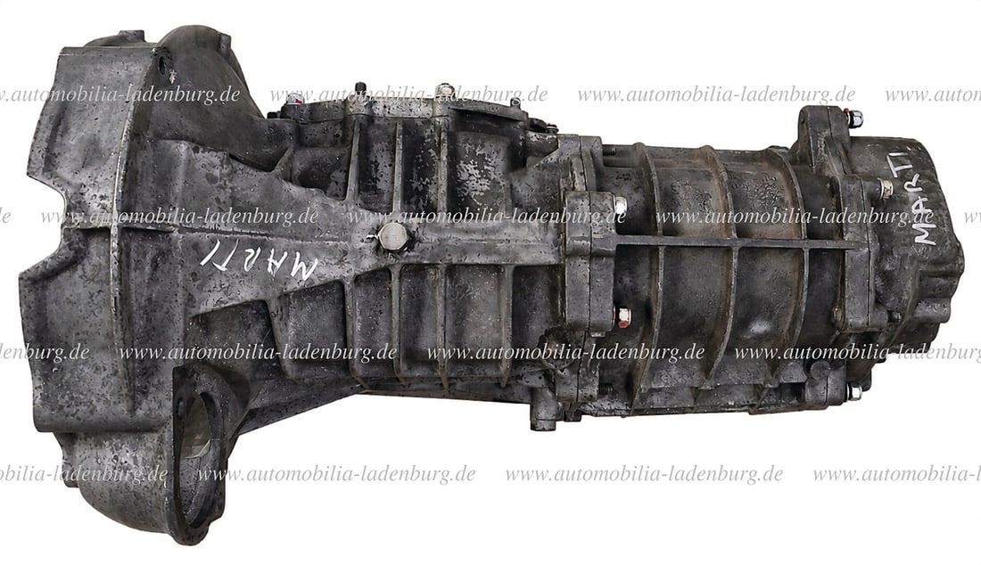 PORSCHE Magnesium gearbox Porsche type 915, on the gearbox bell housing, damaged at two screw holes (1 of 6)