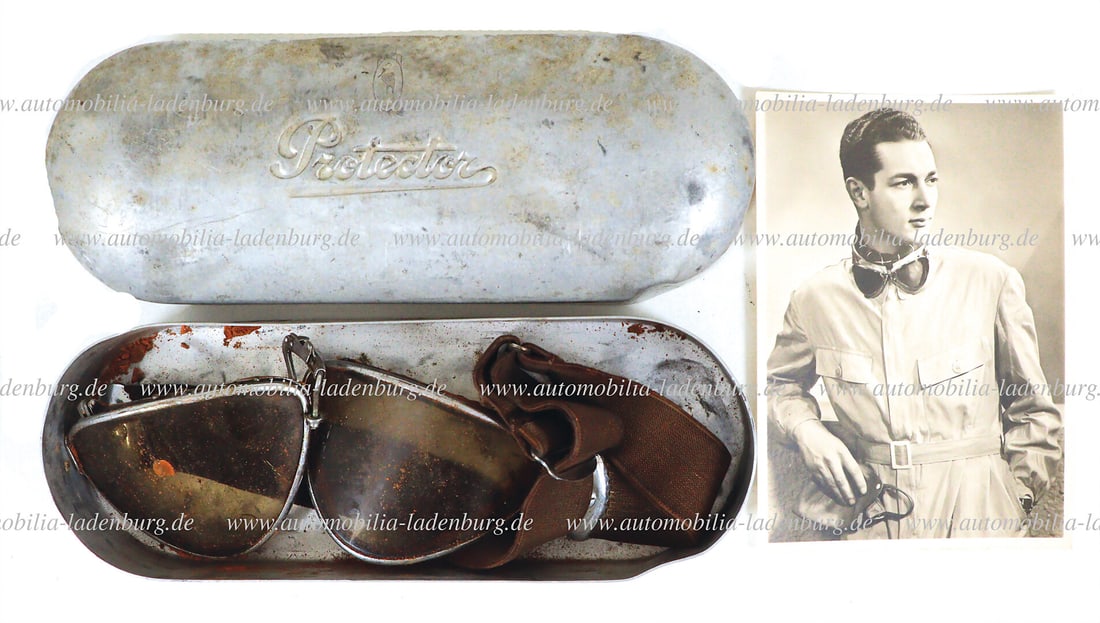 ESTATE OF HANS HUGO HARTMANN 1939, mixed lot of 2 pieces, including original driver's goggles: ESTATE OF HANS HUGO HARTMANN 1939, mixed lot of 2 pieces, including original driver's goggles (protector) rubber dissolved by ageing, in original case, with original Mercedes Benz factory postcard "Me