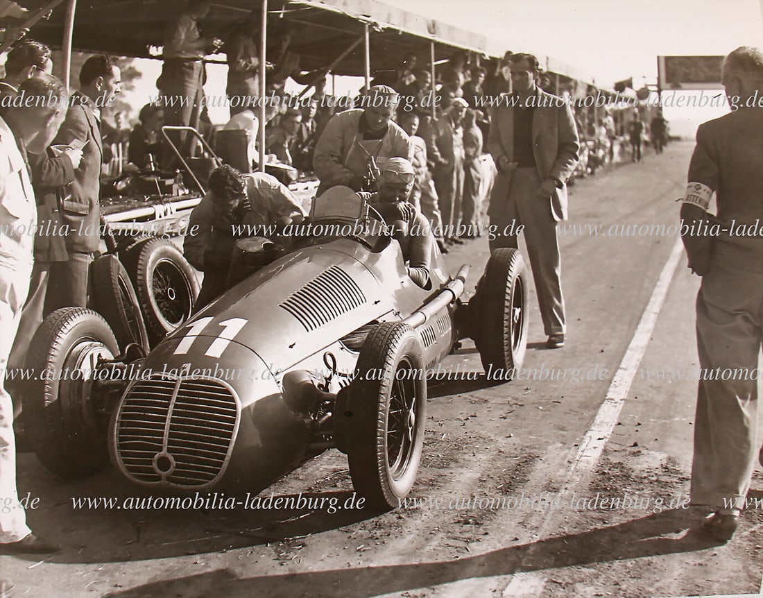 MASERATI Original b/w photograph Alberto Ascari on Maserati 8CLT, 18x24cm German Description (1 of 2)