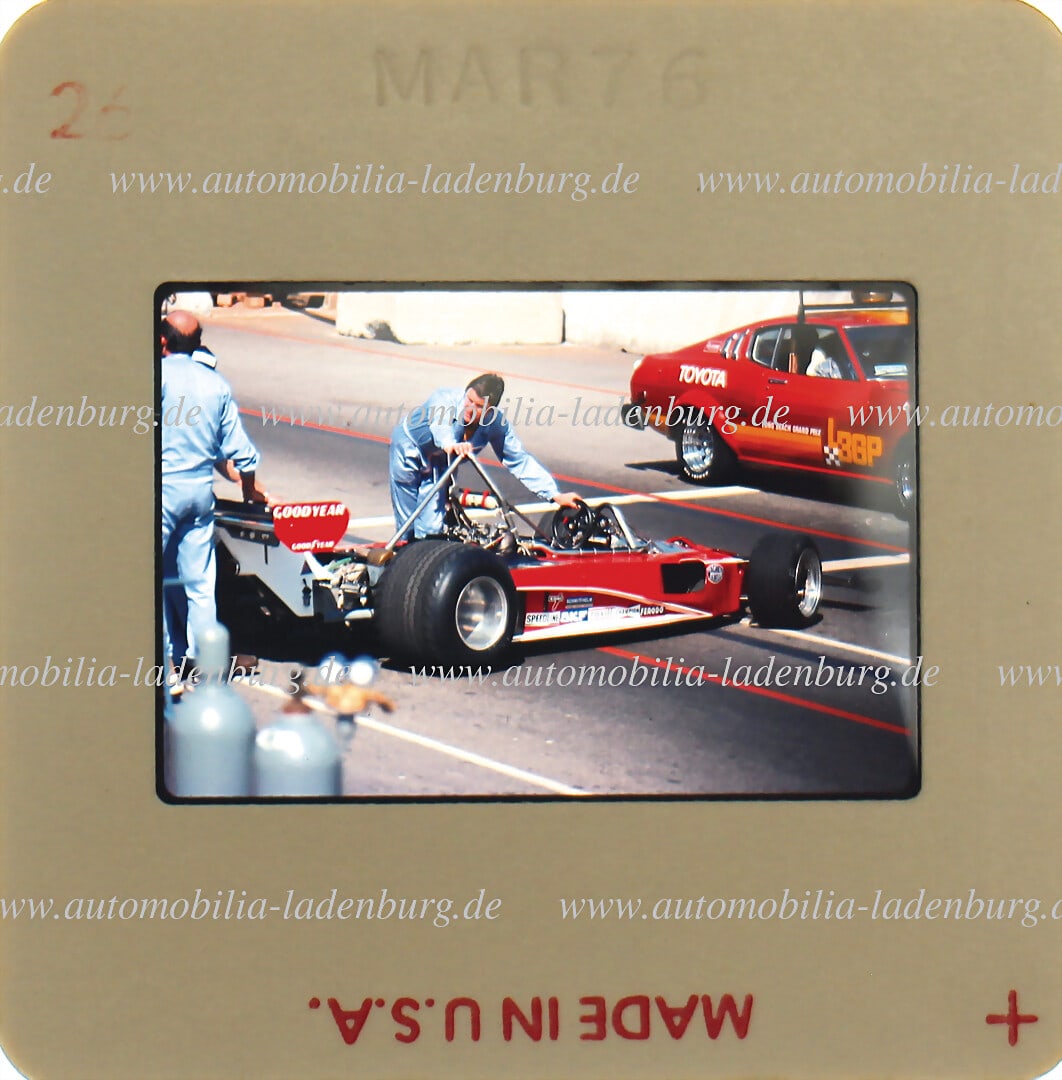 FERRARI Original color slide of the Ferrari 312T being prepared for the 1976 US Grand Prix German: FERRARI Original color slide of the Ferrari 312T being prepared for the 1976 US Grand Prix German Description FERRARI Original Farbdiapositiv der Ferrari 312T wird fÃ¼r den Grand Prix USA 19