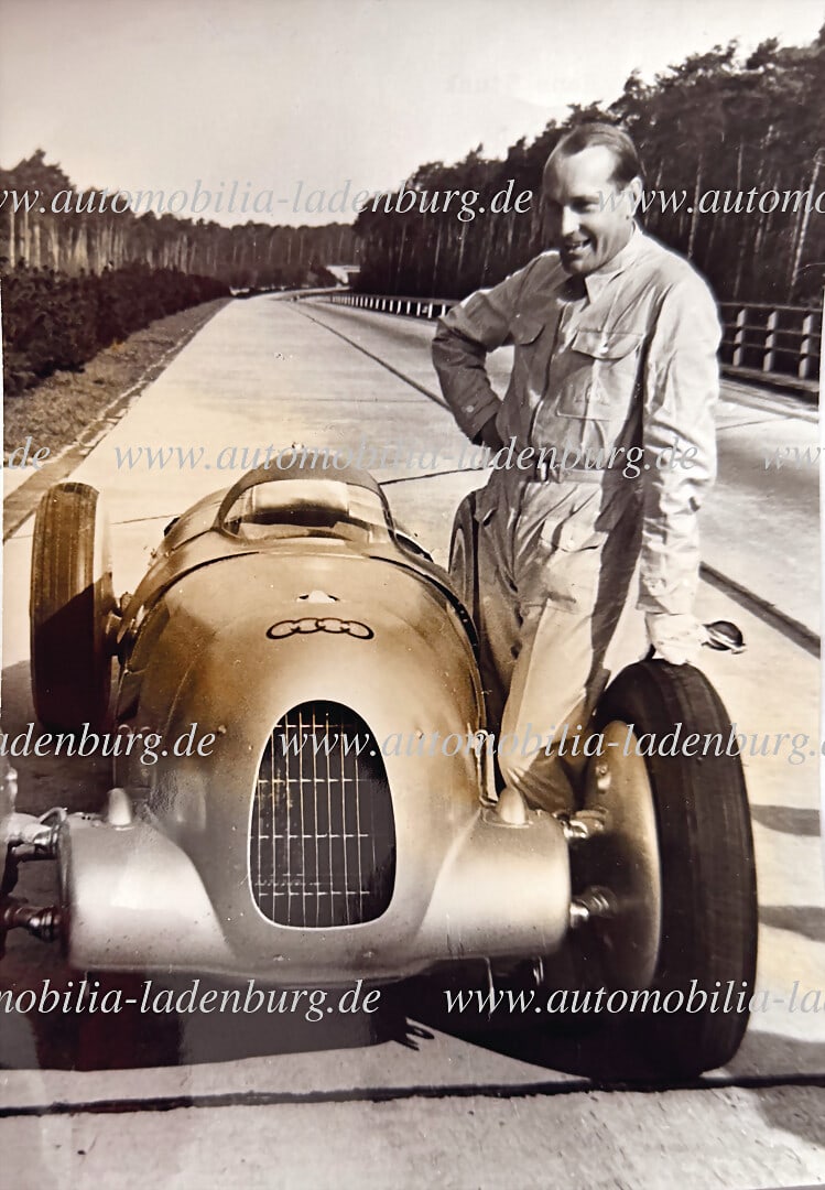 AUTO UNION Original b/w photo of Hans Stuck driving a record-breaking Auto Union, 1930s, 18x13cm (1 of 2)