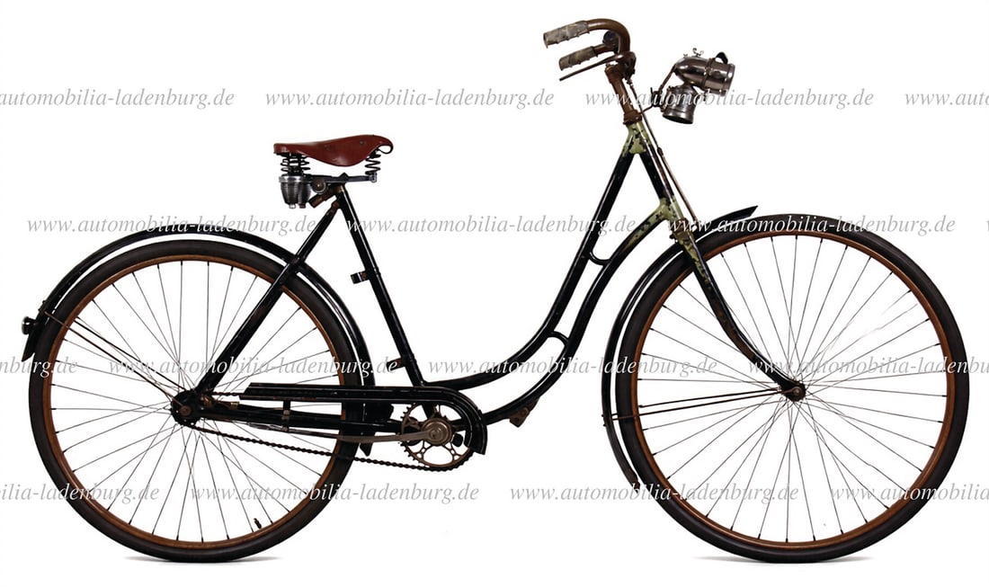 OPEL 1920s, Opel ladies' bicycle, completely unrestored and complete including tires, with beige: OPEL 1920s, Opel ladies' bicycle, completely unrestored and complete including tires, with beige beam head, Naumann saddle, carbide lamp, F&S torpedo hub, tire diameter 71cm, handlebar height 104cm, f