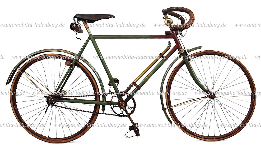 OPEL 1920s, Opel Flitzer "racing bike", unrestored original condition, factory fitted with: OPEL 1920s, Opel Flitzer "racing bike", unrestored original condition, factory fitted with mudguards, probably special color with red headlight and green paintwork, with air pump and saddle bag, tire 