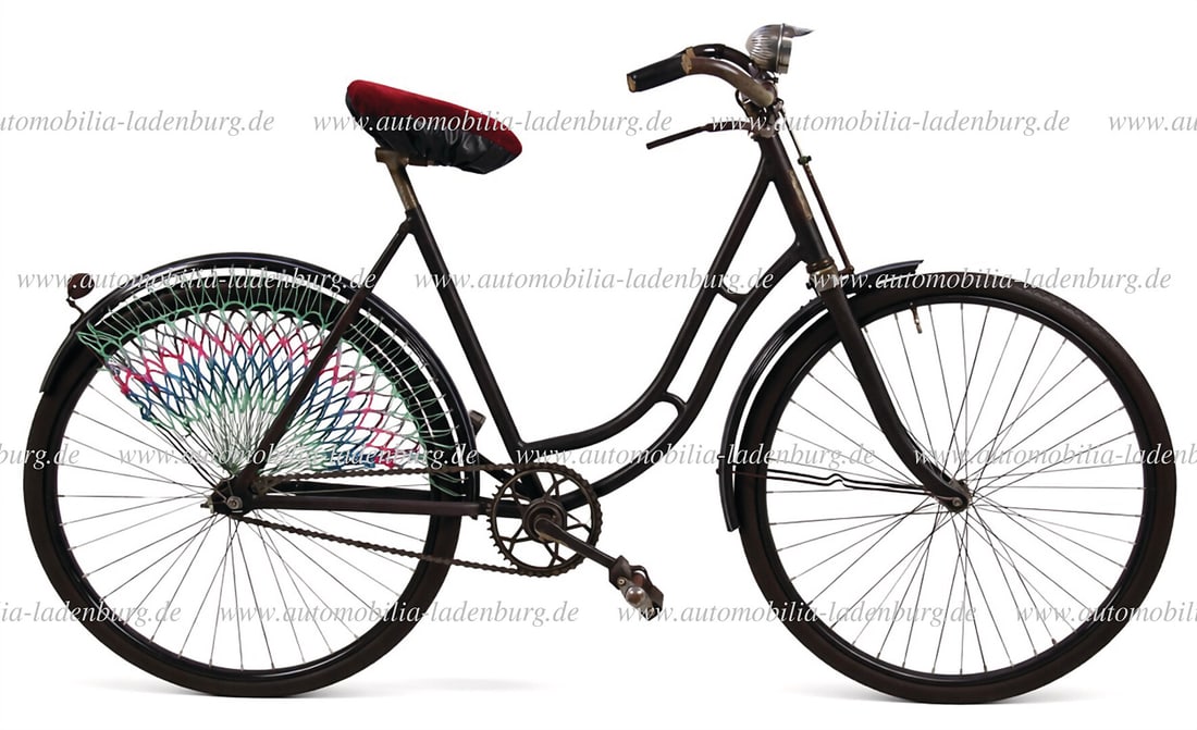OPEL Early 1920s, Opel girls' bicycle, frame number "1027172", complete, with carbide lamp, skirt (1 of 4)