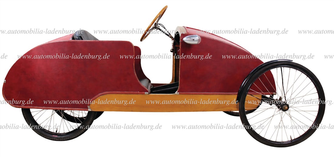 MOCHET VELOCAR 1930s, Mochet VÃ©locar, two-seater roadster, produced near Paris in the: MOCHET VELOCAR 1930s, Mochet VÃ©locar, two-seater roadster, produced near Paris in the 1920s-'40s, already restored, with electric front lights (not connected) and battery-operated rear ligh