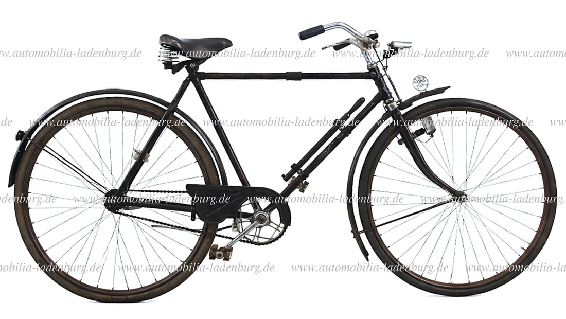 TRIUMPH ca. 1920/30s, Triumph men's bicycle, frame number "744088", with Komet hub, stamp brake, (1 of 10)