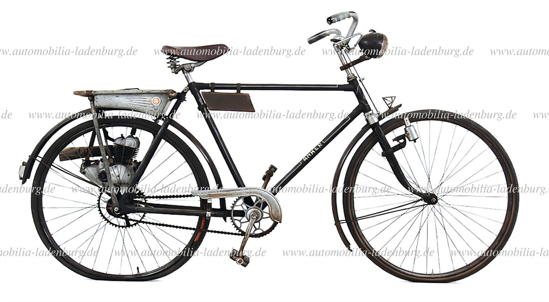 ANCHOR / VICTORIA ca. 1940/50s, Anker men's bike, frame number "404412", with 38.5cc Victoria: ANCHOR / VICTORIA ca. 1940/50s, Anker men's bike, frame number "404412", with 38.5cc Victoria auxiliary engine type FM38 (12270), Victoria tank under luggage rack, F&S torpedo hub, stamp brake, tool b