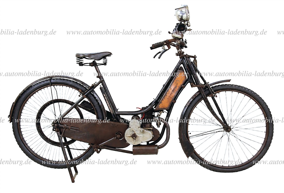GRIFFON ca. 1910s, Griffon motorized bicycle, with Griffon engine (No. 6103), acetylene lamp (1 of 10)