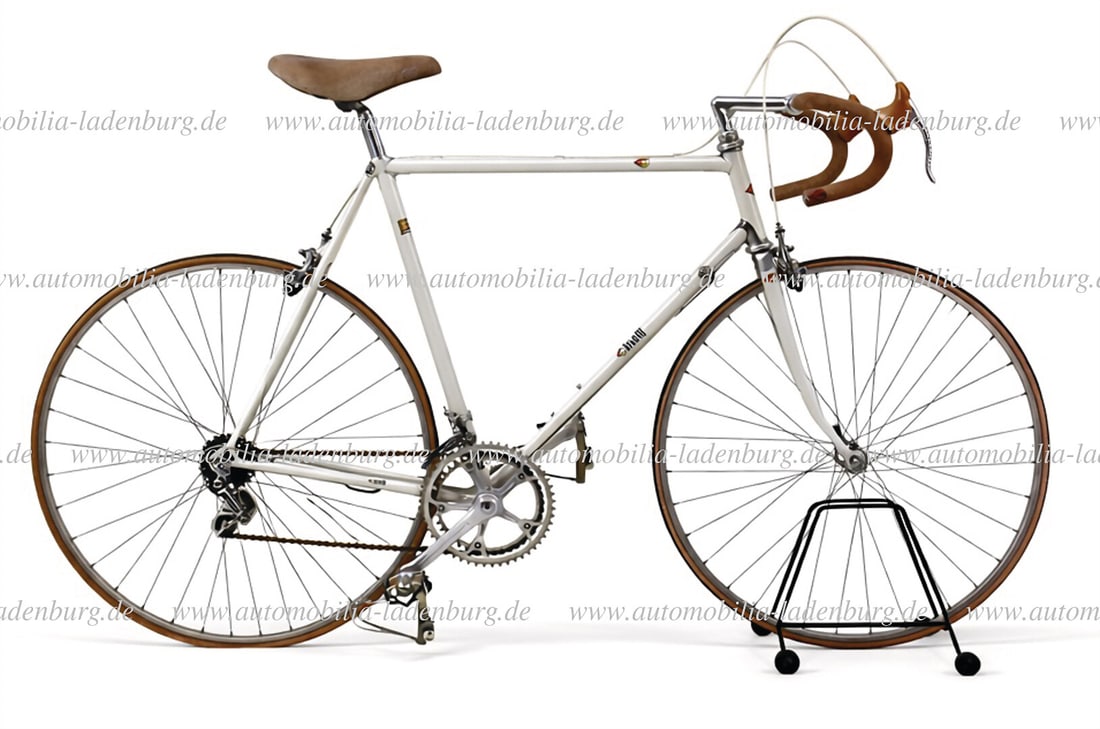 CINELLI 1980s, Cinelli Super Corsa, with Italian steel frame, Campagnolo Super Record complete: CINELLI 1980s, Cinelli Super Corsa, with Italian steel frame, Campagnolo Super Record complete groupset, Cinelli Unicanitor saddle in brown suede, Cinelli stem (Almarc version) and Cinelli handlebars 