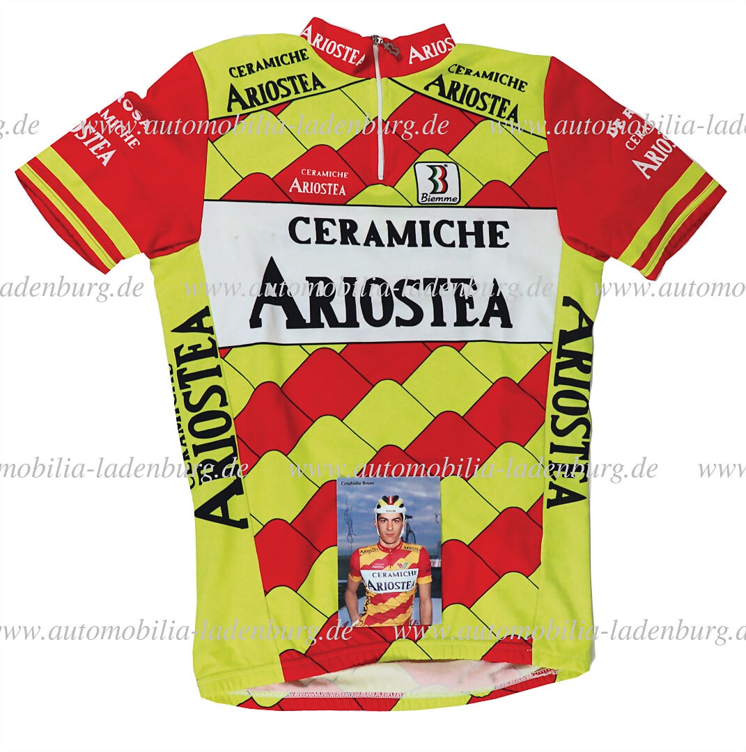 CERAMICHE ARIOSTEA / BRUNO CENGHIALTA Mixed lot of 2 pieces, including original Ariostes jersey: CERAMICHE ARIOSTEA / BRUNO CENGHIALTA Mixed lot of 2 pieces, including original Ariostes jersey (manufacturer unknown / Made in Belgium), size L, with minor discoloration on front and back, and signed