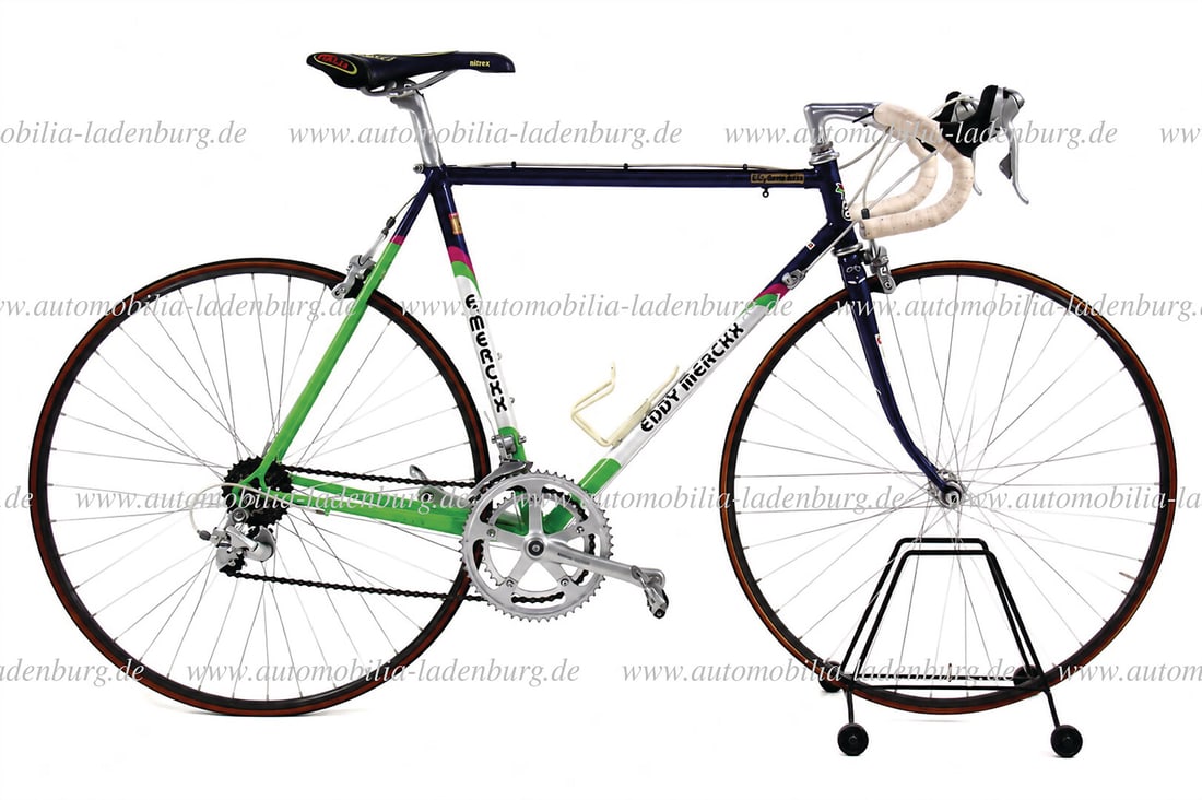 MERCKX / KELME / VINCENT BELDA 1988, professional Eddy Merckx team road bike of the Spanish team: MERCKX / KELME / VINCENT BELDA 1988, professional Eddy Merckx team road bike of the Spanish team Kelme, ridden by Vicente Belda, with custom-made Eddy Merckx Super Corsa Extra frame made of Columbus S