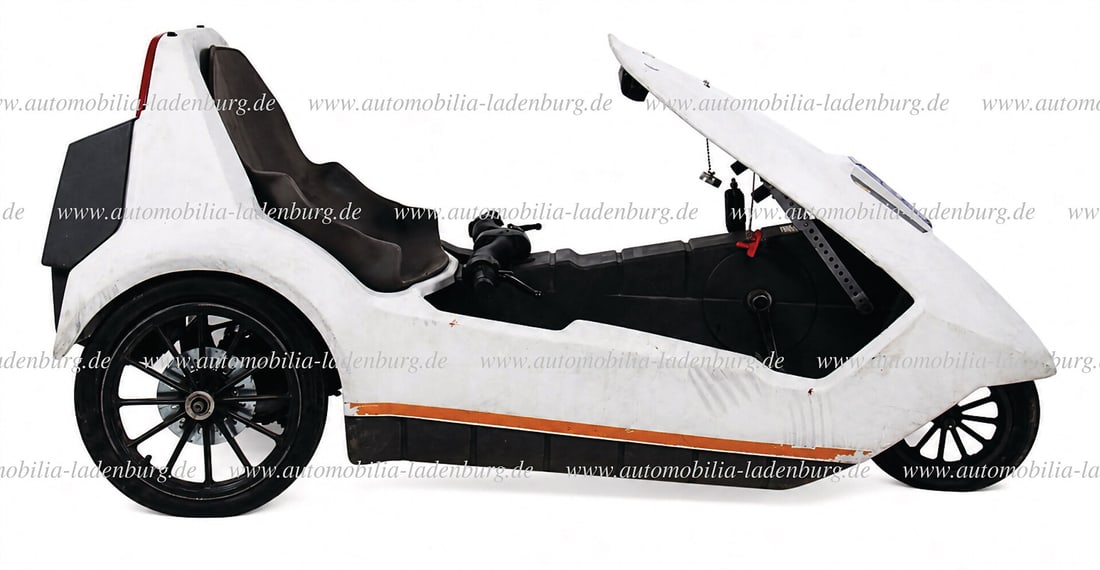 SINCLAIR 1985, Sinclair C5, single-seater electric tricycle with plastic body, white/grey finish, (1 of 10)