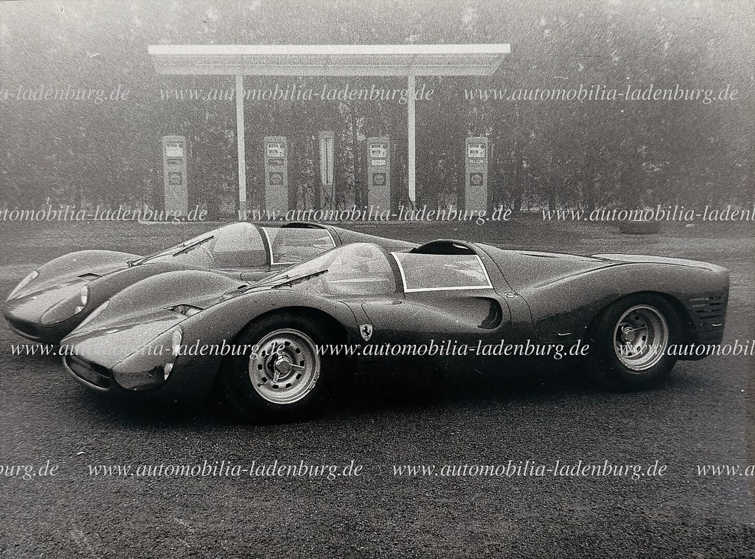FERRARI Original b/w photograph of two Ferrari 330P3 racing cars, Maranello factory, 18x24cm: FERRARI Original b/w photograph of two Ferrari 330P3 racing cars, Maranello factory, 18x24cm German Description FERRARI Original s/w Aufnahme zwei Ferrari 330P3 Rennwagen, Werk Maranello, 18x24cm