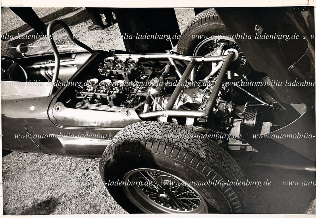 FERRARI original b/w photo engine view Ferrari 156 "Sharknose", at the presentation of the racing: FERRARI original b/w photo engine view Ferrari 156 "Sharknose", at the presentation of the racing cars in Maranello, 18x24cm German Description FERRARI original s/w Aufnahme Motoransicht Ferrari 156 "