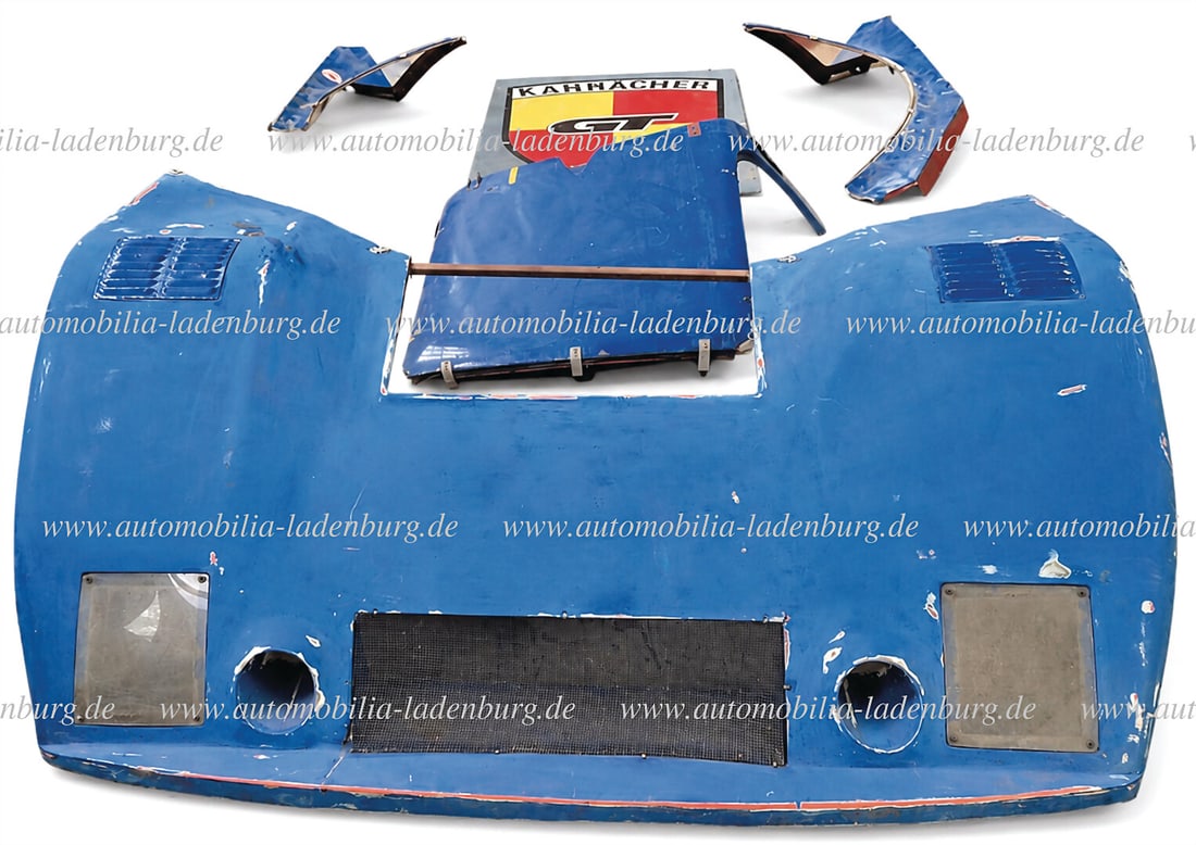 PORSCHE Mixed lot of 4 pieces, body parts of the URD C83 Porsche 935 "Kannacher", plus original: PORSCHE Mixed lot of 4 pieces, body parts of the URD C83 Porsche 935 "Kannacher", plus original Kannacher racing sign 120x90cm German Description PORSCHE Konvolut 4tlg., Karosserieteile des URD C83 Po