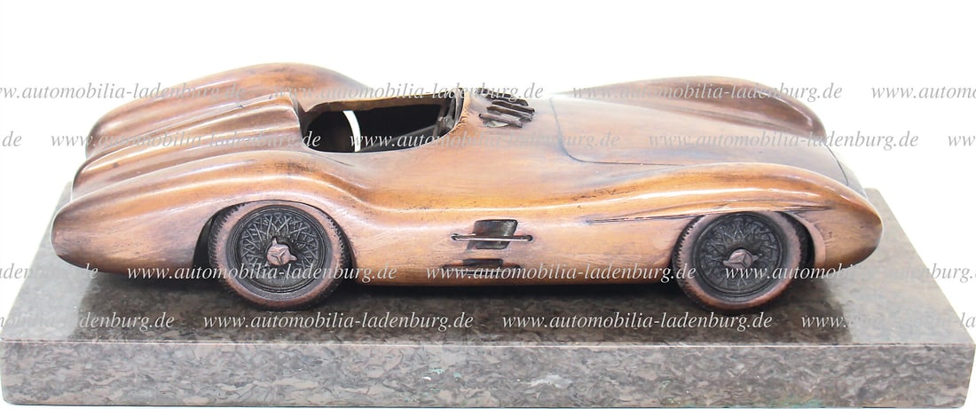 MERCEDES-BENZ 1955, original factory bronze model W196, on marble base, with attached bronze plaque: MERCEDES-BENZ 1955, original factory bronze model W196, on marble base, with attached bronze plaque "Mercedes-Benz Grand Prix racing car, built after Formula 1 1954 and 1955", only issued to drivers a