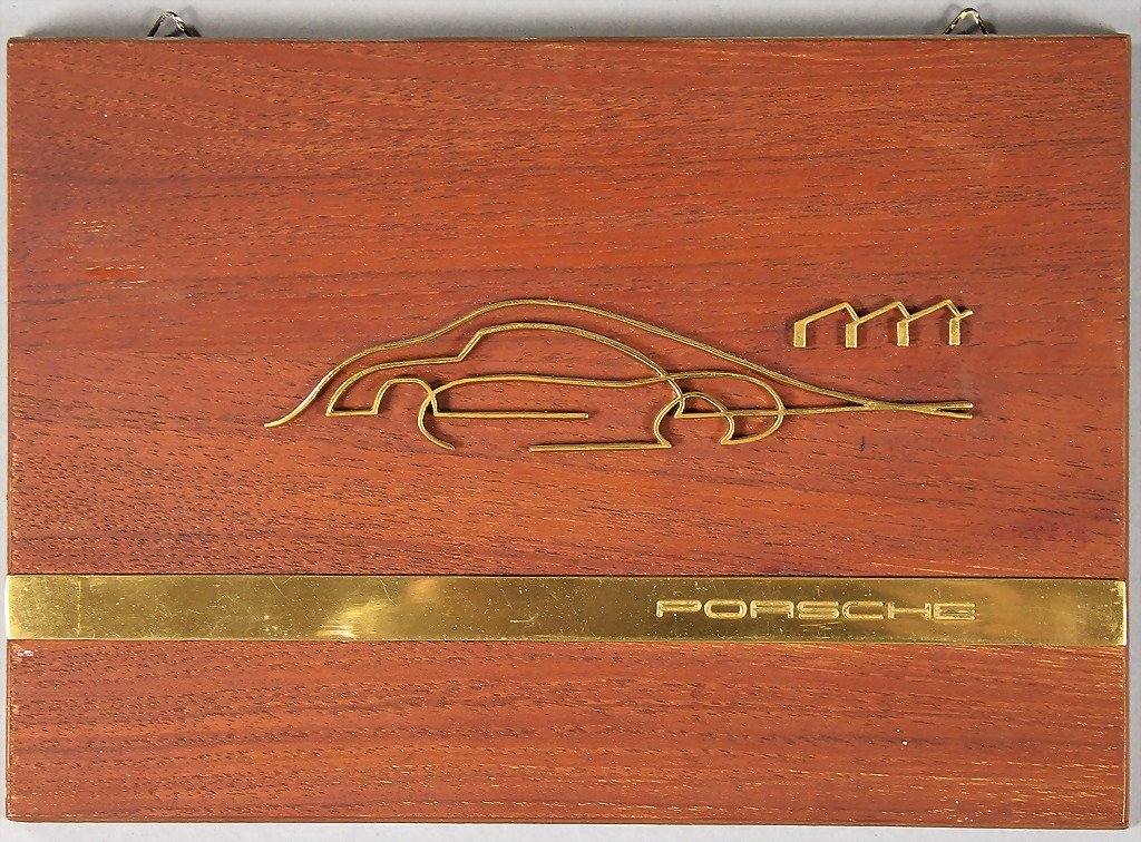 PORSCHE , board, picture with Porsche signature and: PORSCHE , board, picture with Porsche signature and silhouette of a Porsche racing car, 15 x 21.5 cm German Description PORSCHE Wandtafel, Wandbild mit Porsche Schriftzug und Silhouette Porsche Rennsp