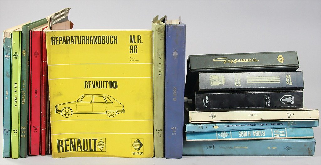 mixed lot of 18 pieces, '60s/'70s, the greater part: mixed lot of 18 pieces, '60s/'70s, the greater part Renault repair manual, among them repair manual Renault R 1094 and R 1095; Renault Dauphine; Renault R 1131; workshop manual DKW Hummel; replacement