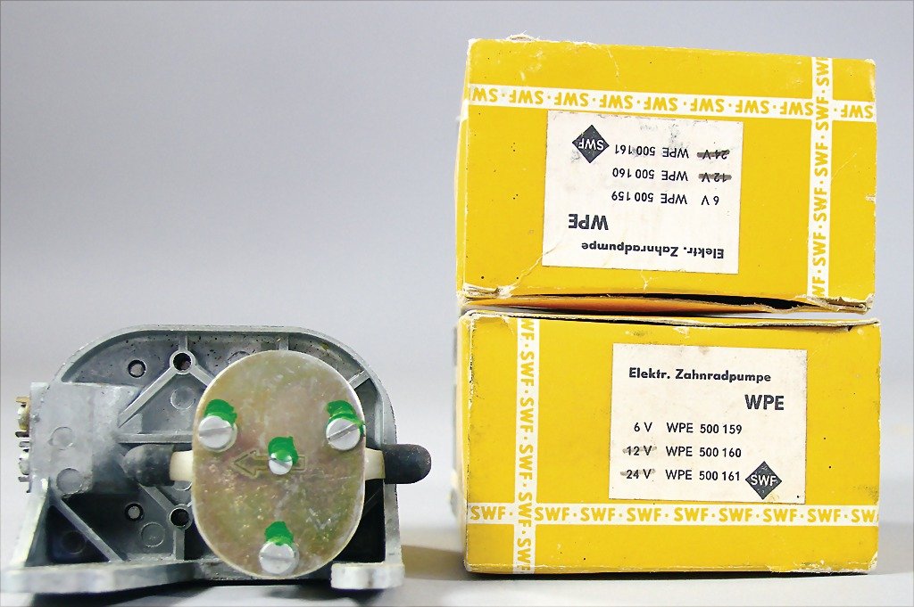 SWF/PORSCHE, 2 electrical windscreen washer pumps, '50s: SWF/PORSCHE, 2 electrical windscreen washer pumps, '50s for type 356 (Gerix/SWR) as good as new from an old stock (NOS) German Description SWF/PORSCHE 2 elektrische Wischwasserpumpen, 50er Jahre fÃ¼