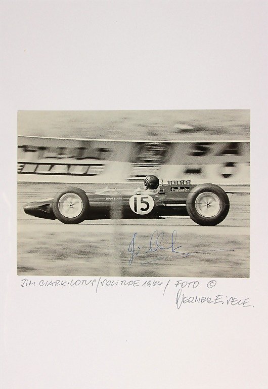 JIM CLARK original black/white photo Jim Clark at the S: JIM CLARK original black/white photo Jim Clark at the Solitude 1964, autographed Jim Clark, 17.5 x 12.5 cm German Description JIM CLARK Original schwarz/weiß Aufnahme Jim Clark bei der Solitude 1964,