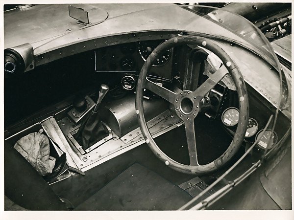 mixed lot 6 original B/W-photos, exclusively racing car: mixed lot 6 original B/W-photos, exclusively racing car, cockpit photos, among them JAGUAR D-Type Le Mans prototype 1954, 16x21 cm, PORSCHE cockpit 1962 with removable steering wheel, LANCIA Monoposto