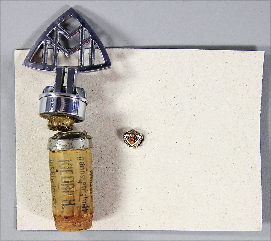 MAYBACH bottle top, damaged, with a pin, both original (1 of 1)