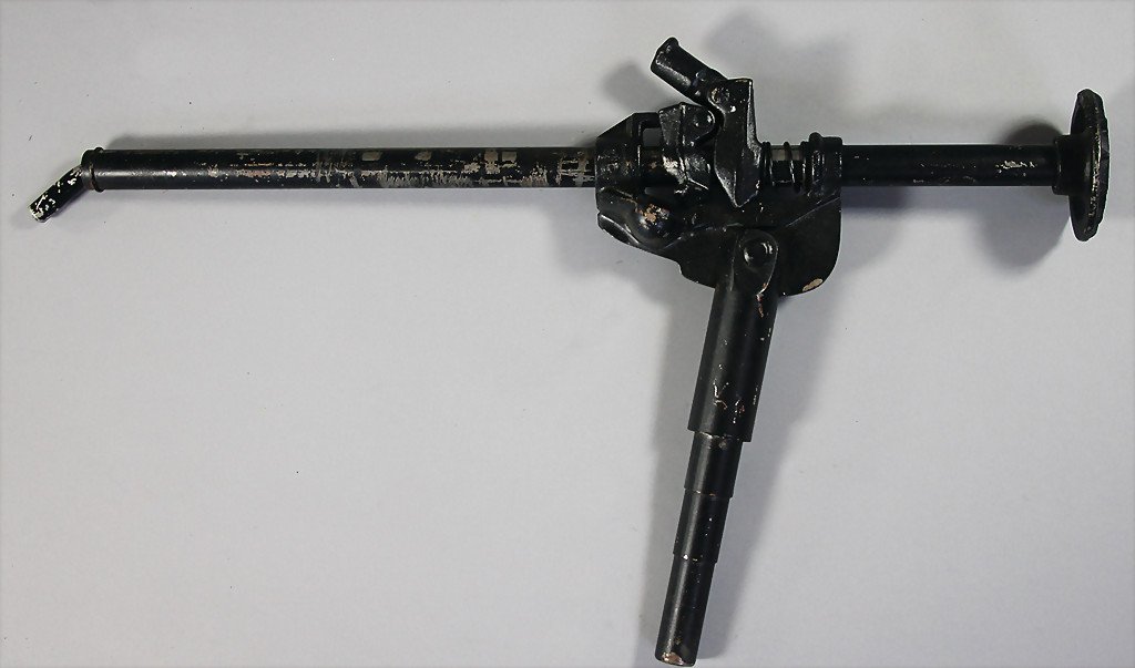MERCEDES-BENZ car jack for Mercedes 300SL (the original: MERCEDES-BENZ car jack for Mercedes 300SL (the original car jack are missing at the most vehicles), rare, good original condition German Description MERCEDES-BENZ Wagenheber für Mercedes 300SL (die o