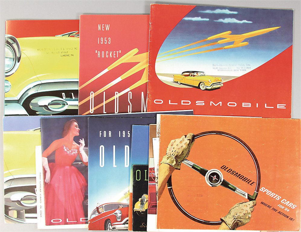 OLDSMOBILE USA '50s, mixed lot of 14 pieces, sales: OLDSMOBILE USA '50s, mixed lot of 14 pieces, sales brochure/folders and catalogs, among them Oldsmobile Rocket, Super 88, Holiday Sedan, Six and Eight, Starfire, F85, etc., mixed lot in good condition