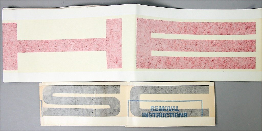 PORSCHE '80s, 2 x Porsche stick-on-logos, 1 x black 100: PORSCHE '80s, 2 x Porsche stick-on-logos, 1 x black 100 x 5 cm, with 1 x red logo 150 x 7.5 cm, good condition German Description PORSCHE 80er Jahre, 2 x Porsche Klebe-Schriftzüge, 1 x schwarz 100 x 