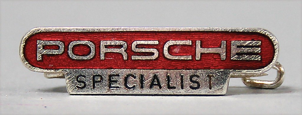 PORSCHE brooch "Porsche Specialist", '60s, length 3 cm,: PORSCHE brooch "Porsche Specialist", '60s, length 3 cm, condition 1-2 German Description PORSCHE Ansteckbrosche "Porsche Specialist", 60er Jahre, Länge 3 cm, Zust. 1-2