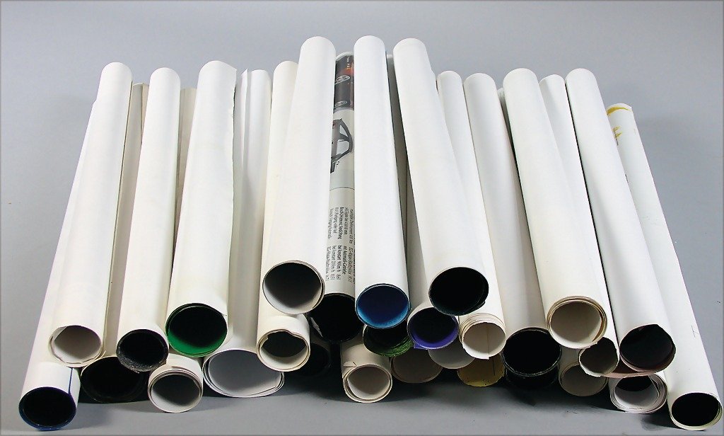 c. 45 posters/racing posters/advertising posters '70s: c. 45 posters/racing posters/advertising posters '70s to '90s, among them e.g. Porsche 959, 924, 1979, 928 sectional image 1977, Carrera 2 convertible, 928 1978, '50s Porsche family tree, numerous sec