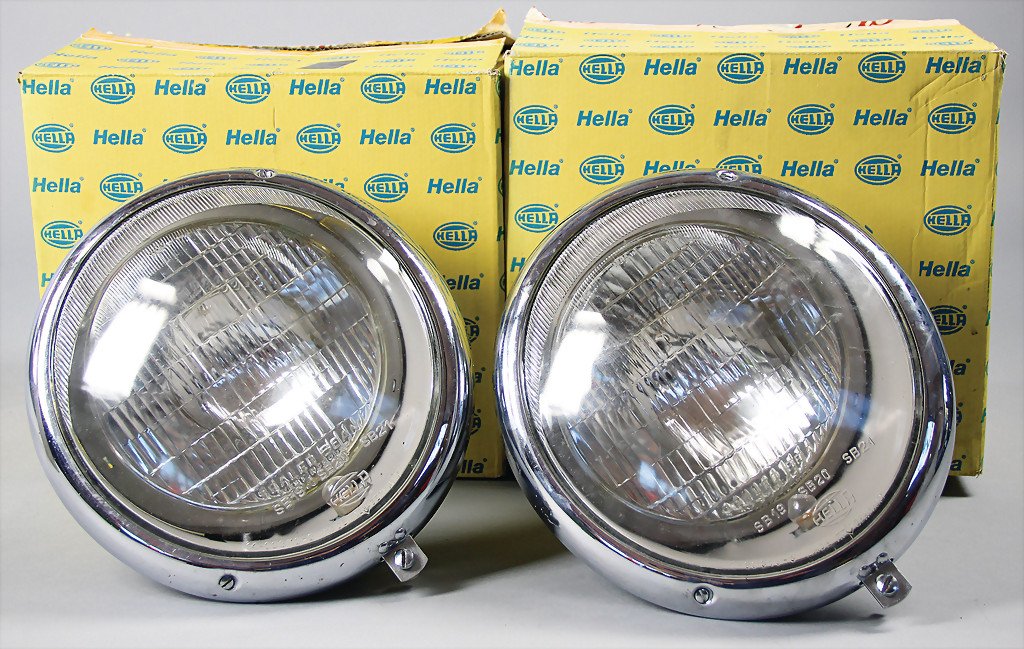 HELLA '60s, 2 headlights for VW bus/VW Beetle, also: HELLA '60s, 2 headlights for VW bus/VW Beetle, also suitable for Porsche 356 (111 941 0730 B), as good as new German Description HELLA 60er Jahre, 2 Scheinwerfer für VW Bus/VW Käfer, auch passend f�