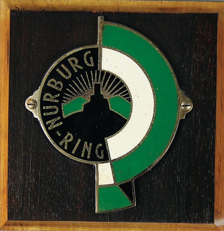 Nürburgring-badge, enameled, large version, with a: Nürburgring-badge, enameled, large version, with a diameter of 9.5 cm, condition 2- German Description Nürburgring-Plakette, emailliert, große Ausführung, Durchmesser 9,5 cm, Zust. 2-