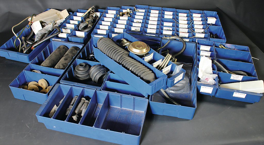 PORSCHE mixed lot of replacement parts for the types (1 of 1)