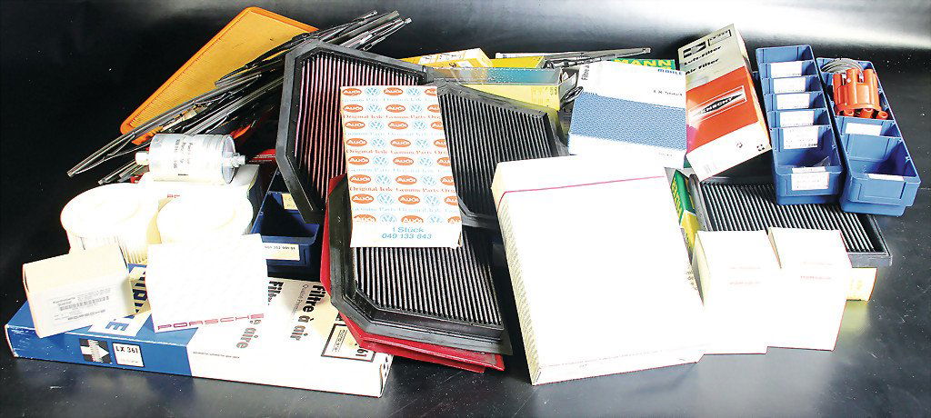 PORSCHE pit with replacement parts for e.g. (1 of 1)