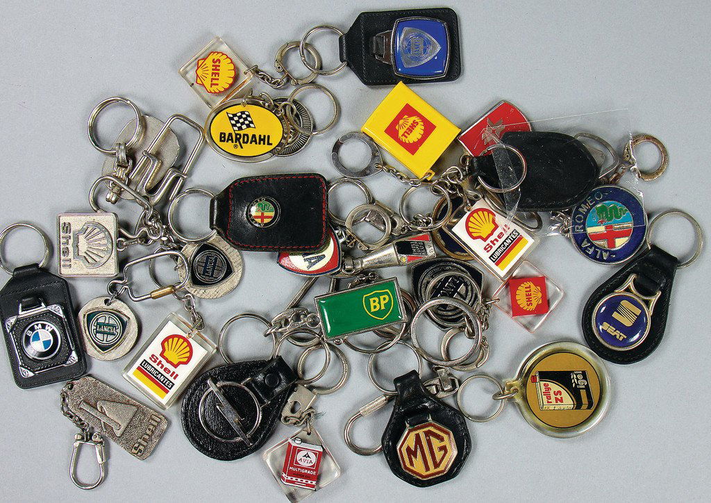 mixed lot of 30 key pendants, '60s, '70s, '80s, (1 of 1)