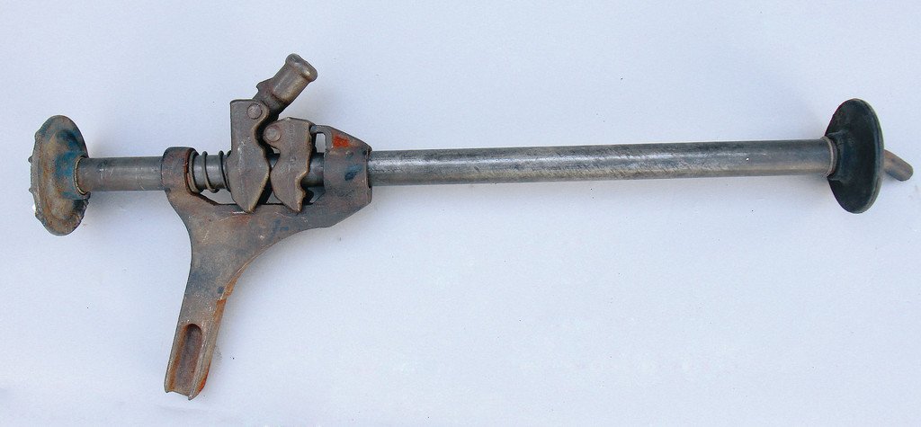 Porsche Porsche car jack, model 356, with pole, used: Porsche Porsche car jack, model 356, with pole, used condition German Description Porsche Porsche Wagenheber, Modell 356, mit Stange, gebrauchter Zustand