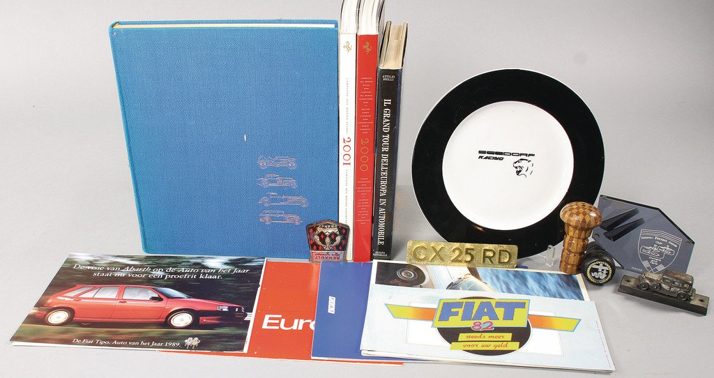 treasure chest with more than 50 parts, among them 2 (1 of 1)