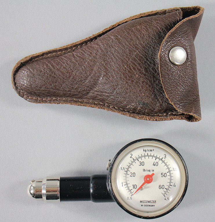 PORSCHE/MOTO METER Barometer in a brown leather bag, (1 of 1)