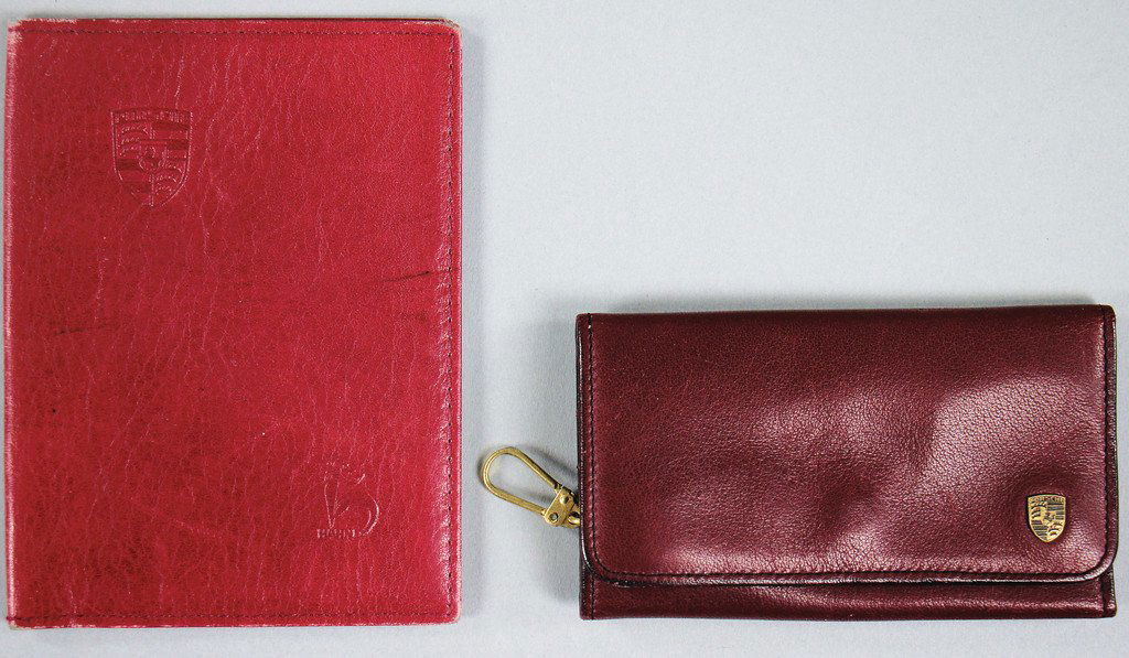 PORSCHE No. 1 key bag from the '80s, No. 2 small case: PORSCHE No. 1 key bag from the '80s, No. 2 small case for driving licence and registration Porsche/sports car Hahn from the '80s, good condition German Description PORSCHE Nr. 1 Schlüsselmäppchen 80
