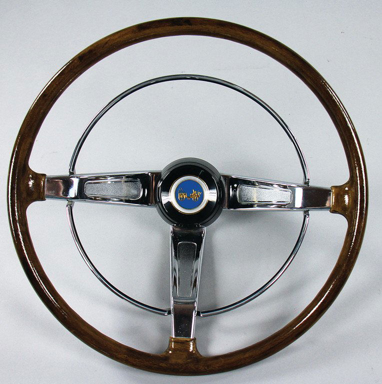 KARMANN GHIA Wood steering wheel, with a diameter of c. (1 of 1)