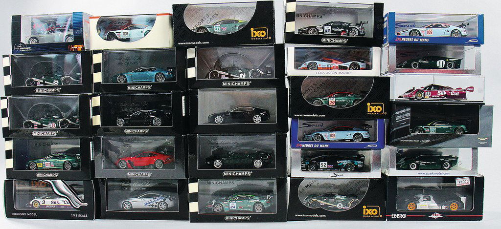 Big mixed lot of 36 model cars, scale 1: 43, English (1 of 2)