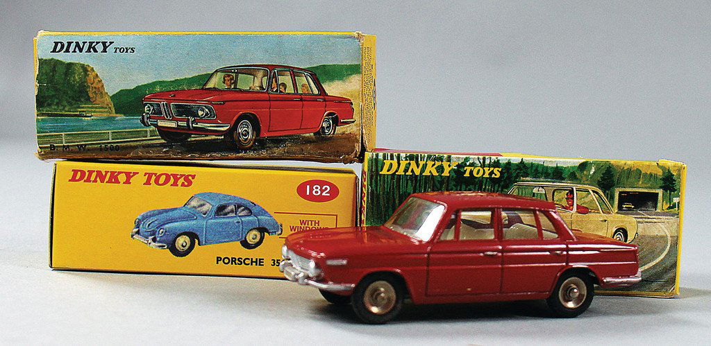 Mixed lot with 3 pieces Dinky Toys, among them BMW (1 of 1)