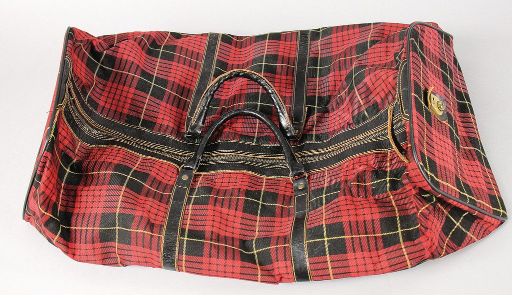 PORSCHE/SEEGER Original bag for the car boot back tank: PORSCHE/SEEGER Original bag for the car boot back tank or front tank for Porsche 356A, extreme rare, good original condition German Description PORSCHE/SEEGER Orig. Tasche f. Kofferraum hinter dem Tan