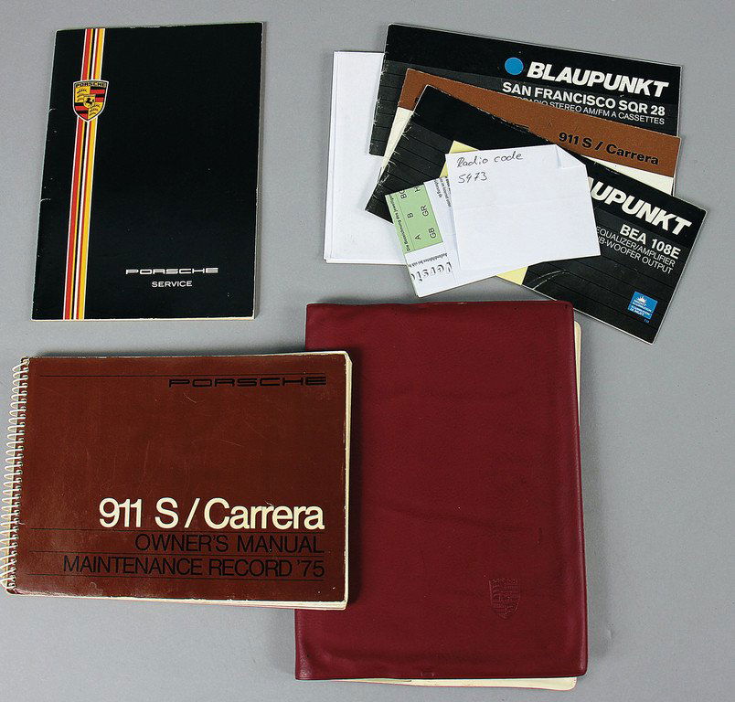 PORSCHE Owner's folder and further documents about a (1 of 1)