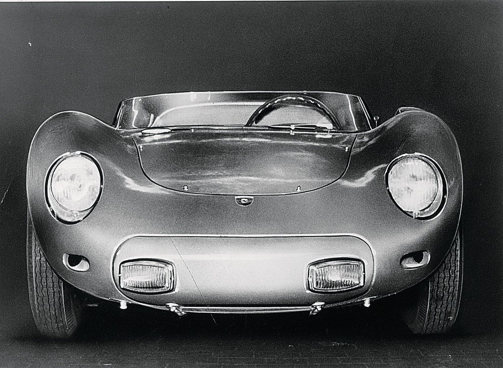 PORSCHE 1958, original company photo, on the back: PORSCHE 1958, original company photo, on the back stamped Porsche Spyder for Sebring 1958, 13 x 18 cm German Description PORSCHE 1958, original Werkfoto, rückseitig gestempelt Porsche Spyder für Seb
