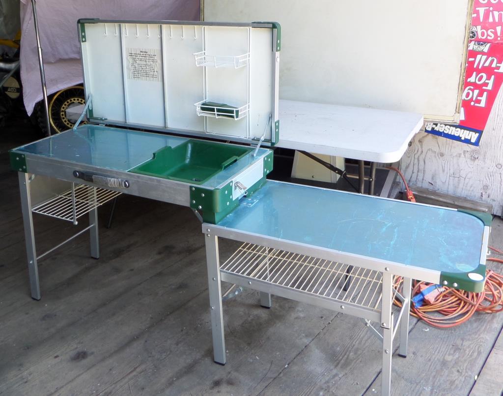 Vintage Coleman Camp Kitchen in Carry Case (1 of 7)