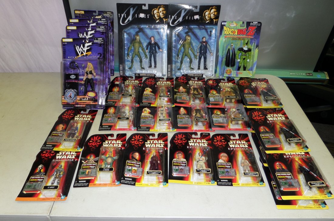 Mixed lot collectables ~ WWF, Star Wars, X-Files, Dragon Ball Z (1 of 20)