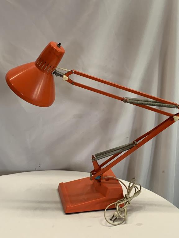 Mcm Ledu Articulating Desk Lamp (1 of 8)