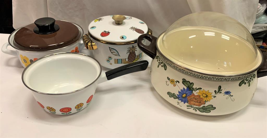 Vtg. Enamel Ware Pots And Pans (1 of 12)